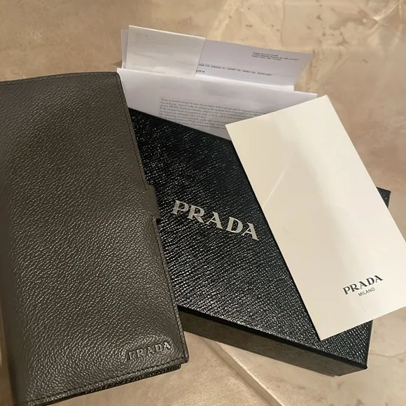 Authentic Prada wallet - Picture 5 of 9